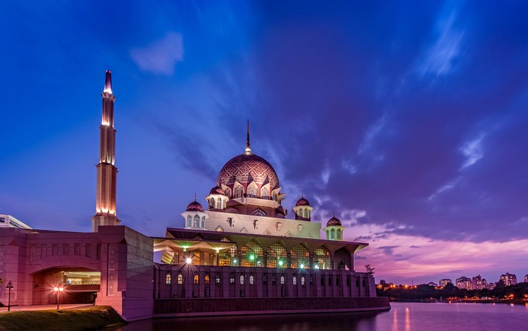 небо, пурпурный, облака, пролив, огни, вечернее, вечер, малайзия, закат, путраджайя, тучи, мечеть, лиловая, освещение, неба, sky, the sky, purple, clouds, strait, lights, evening, the evening, malaysia, sunset, putrajaya, mosque, lighting