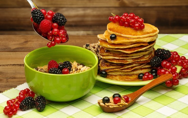 ягоды, панкейк, лесные ягоды, завтрак, мед, блины, ежевика, смородина, мюсли, парное, fresh, berries, pancake, breakfast, honey, pancakes, blackberry, currants, muesli
