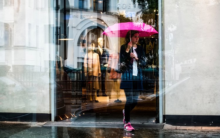 девушка, отражение, зонт, pink umbrella, витрина, girl, reflection, umbrella, showcase