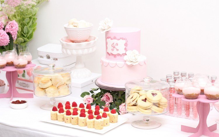 розы, конфеты, розовый, свадьба, торт, десерт, пирожное, кексы, макарун, macaron, roses, candy, pink, wedding, cake, dessert, cupcakes