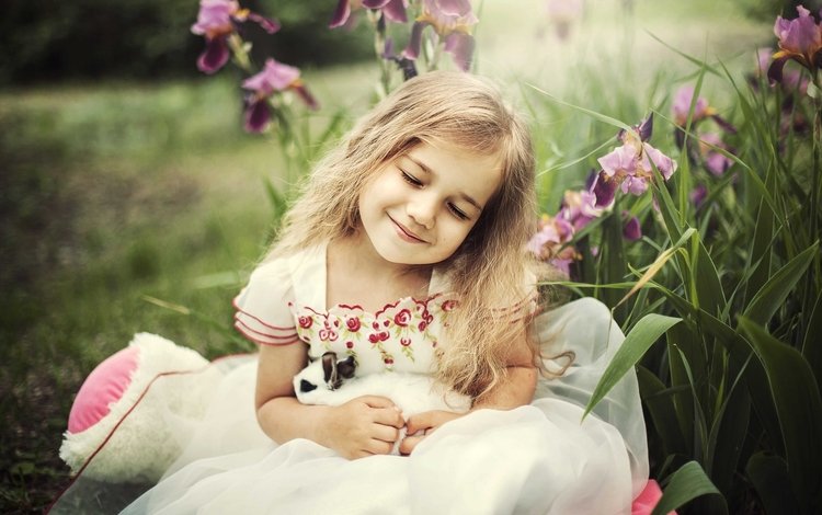 цветы, дети, радость, девочка, ребенок, кролик, счастье, ирис, flowers, children, joy, girl, child, rabbit, happiness, iris
