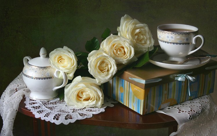 розы, чашка, чай, салфетка, коробка, натюрморт, сахарница, roses, cup, tea, napkin, box, still life, sugar bowl