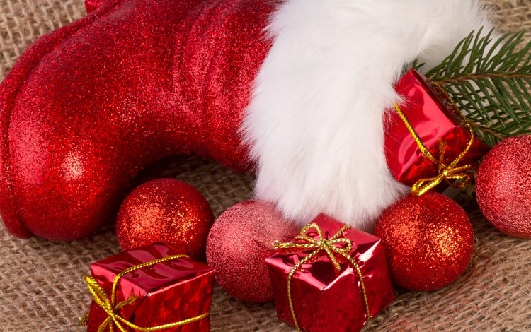 новый год, новогодние украшения, шары, сапог, новогодние, подарки, красный, игрушки, праздник, мех, new year, christmas decorations, balls, boots, christmas, gifts, red, toys, holiday, fur