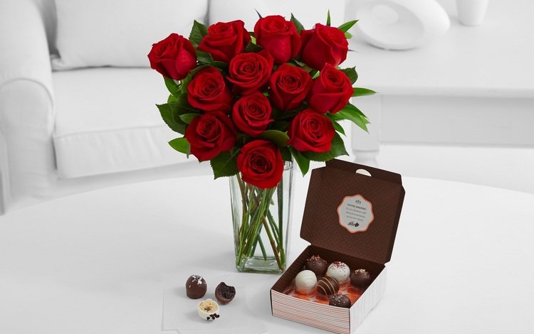 фон, коробка, розы, конфеты, красные, белый, букет, ваза, шоколад, background, box, roses, candy, red, white, bouquet, vase, chocolate