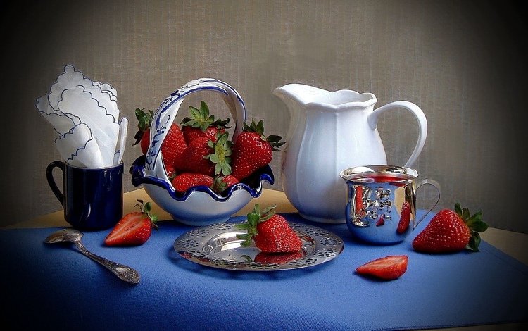 клубника, кружка, ягоды, кувшин, натюрморт, вазочка, салфетки, strawberry, mug, berries, pitcher, still life, vase, swipe
