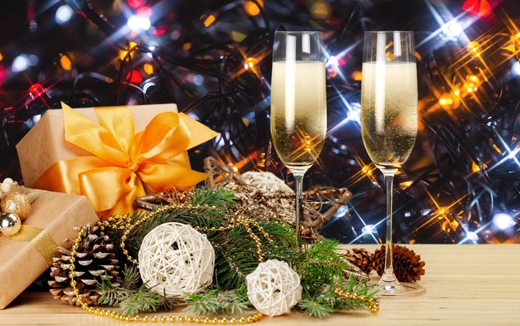 новый год, елка, бокалы, подарок, рождество, шампанское, декорация, встреча нового года, довольная, happy, new year, tree, glasses, gift, christmas, champagne, decoration