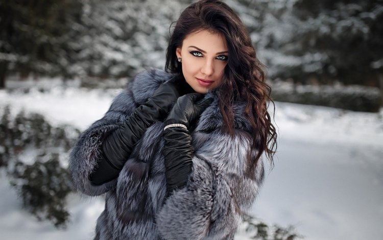 снег, на природе, зима, брюнетка, макияж, позирует, мех, шуба, перчатки, snow, nature, winter, brunette, makeup, posing, fur, coat, gloves