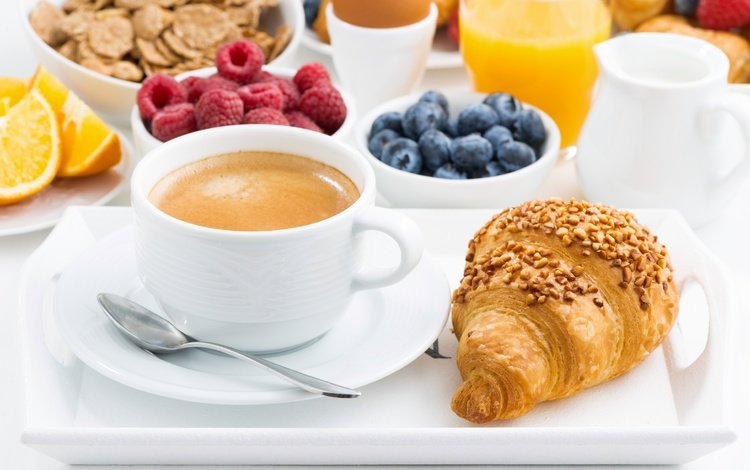 кофе, ягоды, завтрак, круассан, мюсли, свежие ягоды, coffee, berries, breakfast, croissant, muesli, fresh berries