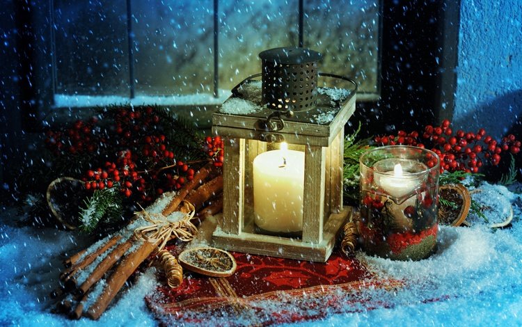 снег, свечи, новый год, корица, фонарь, ягоды, рождество, snow, candles, new year, cinnamon, lantern, berries, christmas