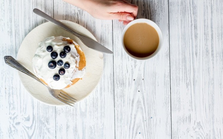 ягоды, черника, завтрак, блины, дерева, какао, berries, blueberries, breakfast, pancakes, wood, cocoa