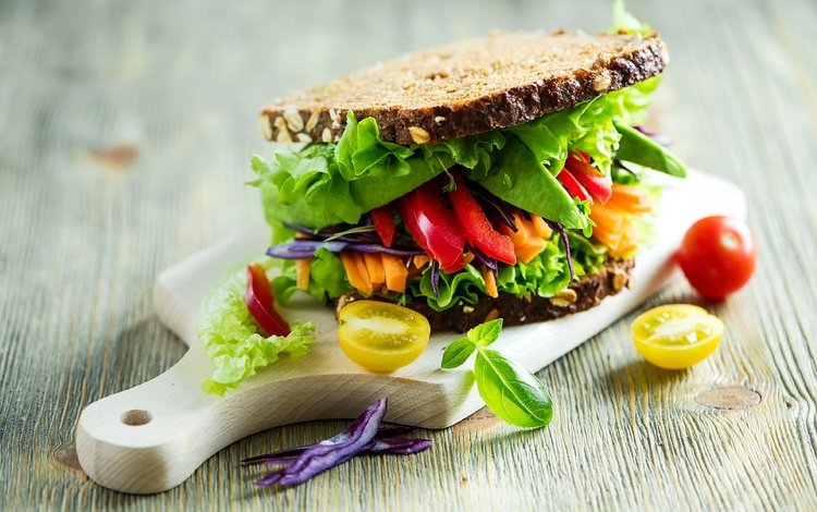 свет, салат, листья, доска, бутерброд, булки, хлеб, овощи, помидор, перец, pepper, light, salad, leaves, board, sandwich, bread, vegetables, tomato