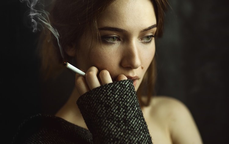 девушка, портрет, взгляд, модель, волосы, лицо, сигарета, задумчивость, girl, portrait, look, model, hair, face, cigarette, reverie