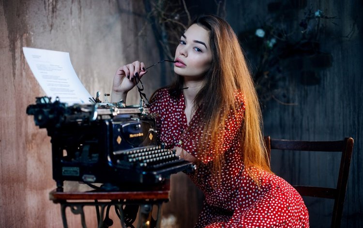 девушка, пишущая машинка, платье, взгляд, очки, волосы, лицо, горошек, губки, girl, typewriter, dress, look, glasses, hair, face, polka dot, sponge