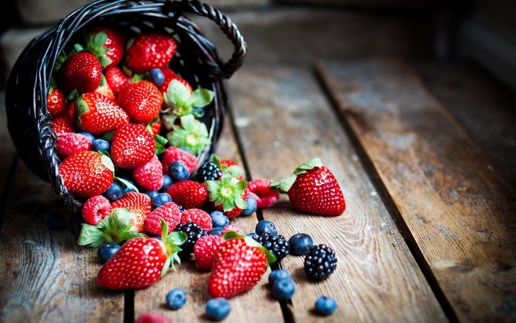 макро, клубника, ягоды, черника, корзинка, ежевика, лукошко, macro, strawberry, berries, blueberries, basket, blackberry