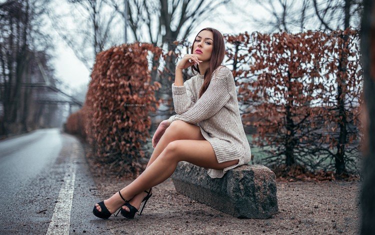 деревья, девушка, взгляд, волосы, сидя, высокие каблуки, trees, girl, look, hair, sitting, high heels