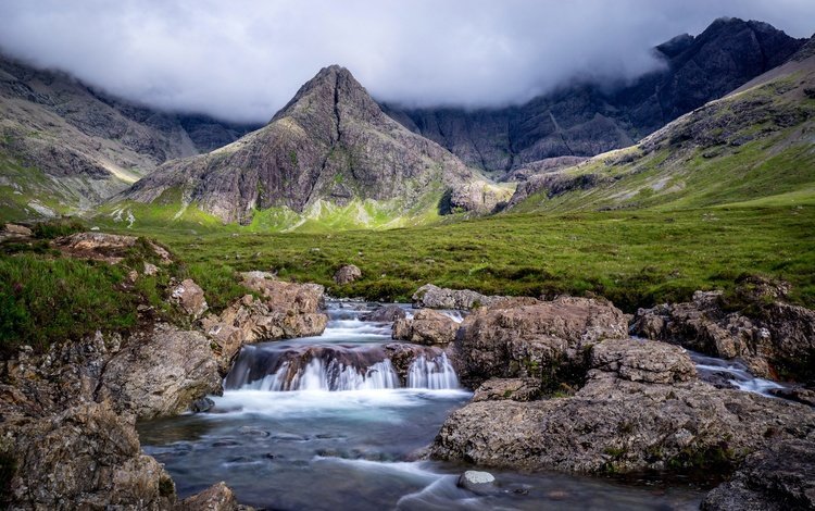 трава, fairy pools, облака, горы, камни, ручей, туман, водопад, шотландия, grass, clouds, mountains, stones, stream, fog, waterfall, scotland