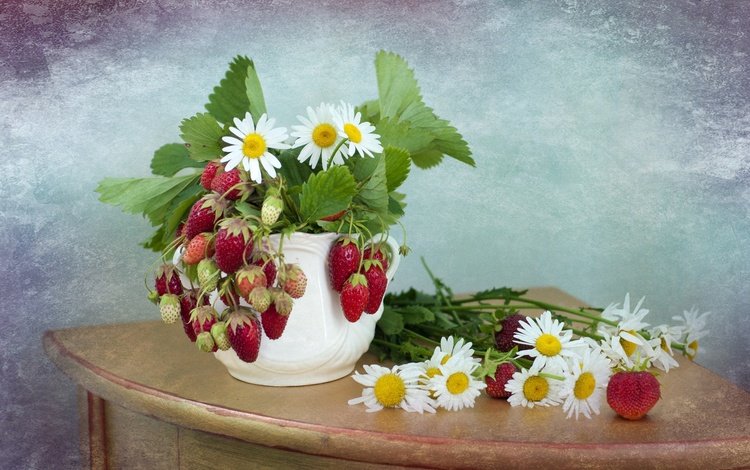 цветы, лето, клубника, ромашки, ягоды, кувшин, flowers, summer, strawberry, chamomile, berries, pitcher
