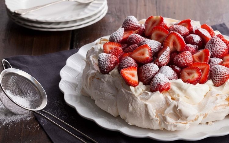 клубника, ягоды, тарелки, сладкое, торт, десерт, крем, strawberry, berries, plates, sweet, cake, dessert, cream