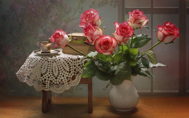 цветы, табурет, розы, книги, блюдце, букет, чашка, ваза, салфетка, flowers, stool, roses, books, saucer, bouquet, cup, vase, napkin