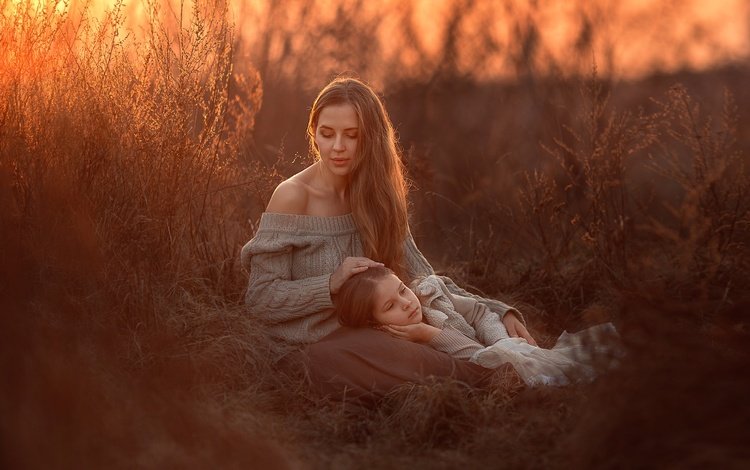трава, закат, мама, дочка, grass, sunset, mom, daughter