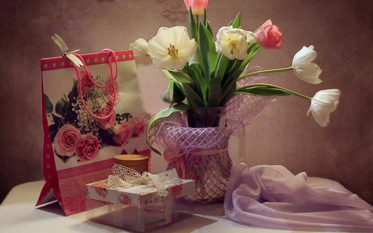 цветы, натюрморт, стрекоза, ткань, сумочка, тюльпаны, ваза, коробка, столик, flowers, still life, dragonfly, fabric, handbag, tulips, vase, box, table