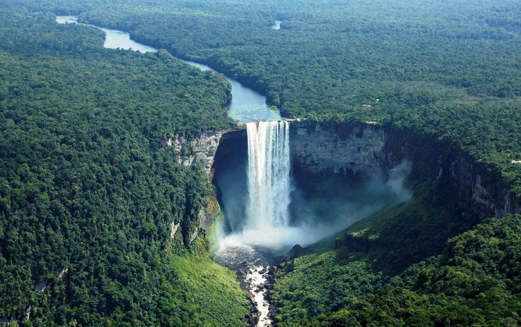 Водопад Кайетур в Гайане