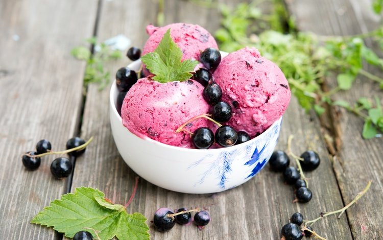 мороженое, шарики, ягоды, десерт, смородина, чёрная смородина, ice cream, balls, berries, dessert, currants, black currant