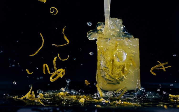 напиток, капли, лимон, черный фон, стакан, цедра, лимонад, drink, drops, lemon, black background, glass, peel, lemonade