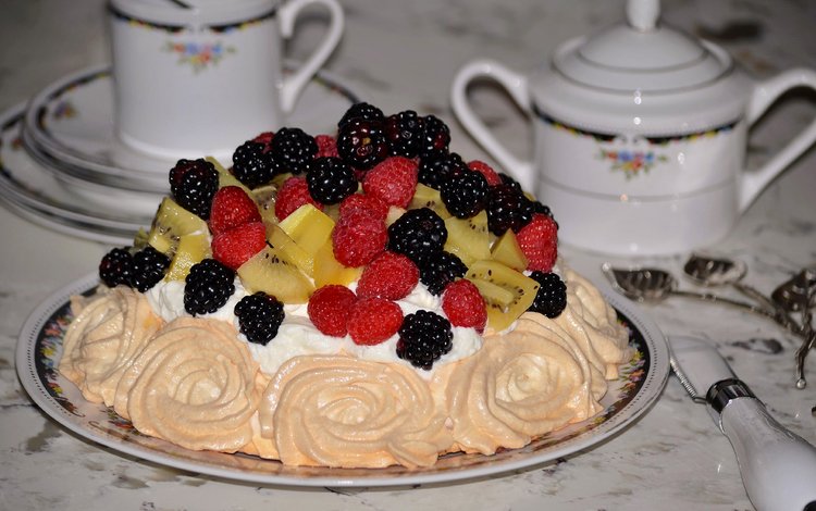 стол, ягоды, торт, безе, table, berries, cake, meringue