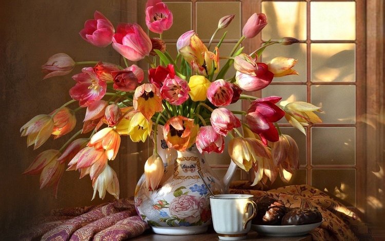 цветы, тюльпаны, чашка, чай, шоколад, кувшин, зефир, натюрморт, flowers, tulips, cup, tea, chocolate, pitcher, marshmallows, still life