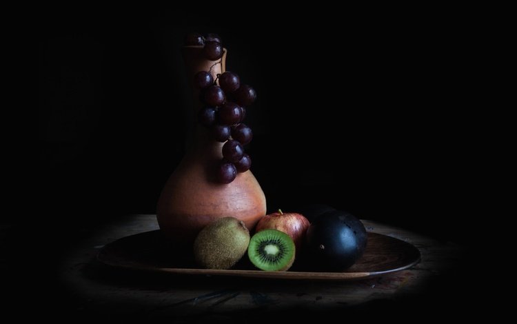 керамика, виноград, фрукты, черный фон, яблоко, киви, натюрморт, блюдо, слива, ceramics, grapes, fruit, black background, apple, kiwi, still life, dish, drain