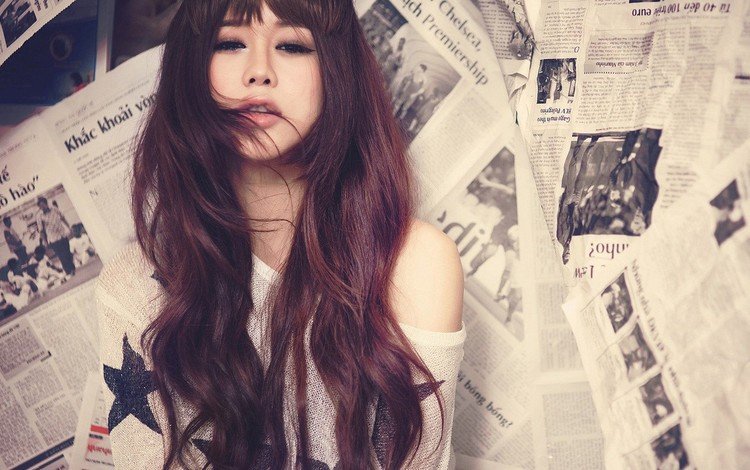 девушка, настроение, фон, взгляд, волосы, азиатка, газеты, girl, mood, background, look, hair, asian, newspapers