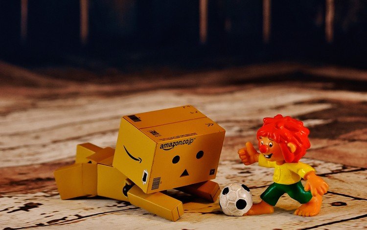 футбол, игра, игрушки, человечек, мяч, данбо, картонный робот, football, the game, toys, man, the ball, danbo, cardboard robot