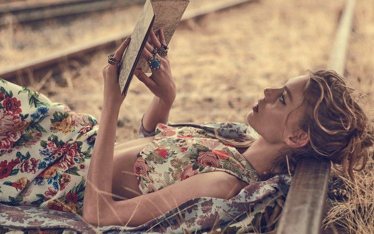 чтение, железная дорога, рельсы, девушка, поза, взгляд, лицо, кольца, книга, reading, railroad, rails, girl, pose, look, face, ring, book