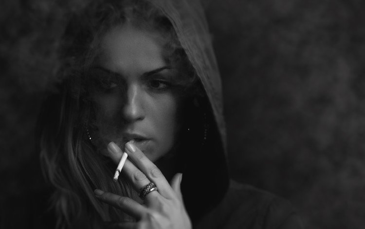 девушка, курение, портрет, взгляд, чёрно-белое, кольцо, лицо, сигарета, капюшон, girl, smoking, portrait, look, black and white, ring, face, cigarette, hood