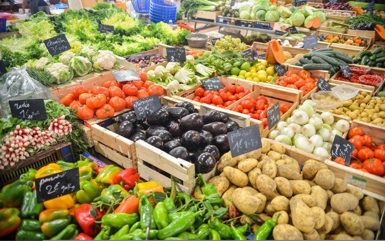 рынок, овощи, помидоры, баклажаны, капуста, картофель, перцы, ценник, market, vegetables, tomatoes, eggplant, cabbage, potatoes, peppers, the price tag