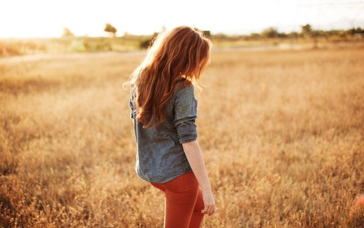 трава, девушка, настроение, поле, рыжая, джинсы, рубашка, danielle, grass, girl, mood, field, red, jeans, shirt