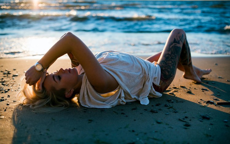 вода, aleksei gornistov, блондинка, песок, пляж, модель, тату, ножки, солнечный свет, water, blonde, sand, beach, model, tattoo, legs, sunlight