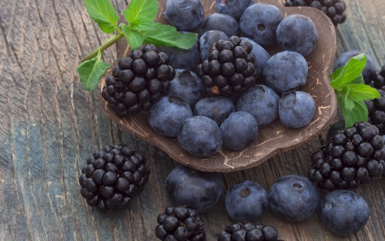мята, ягоды, черника, тарелка, ежевика, mint, berries, blueberries, plate, blackberry
