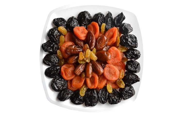 белый фон, изюм, курага, сухофрукты, финики, чернослив, white background, raisins, dried apricots, dried fruits, dates, prunes