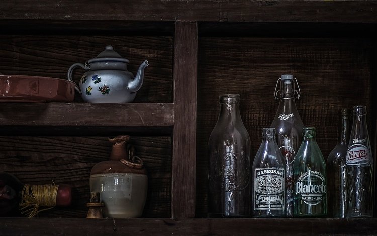 бутылка, бутылки, чайник, натюрморт, полка, утварь, bottle, kettle, still life, shelf, utensils
