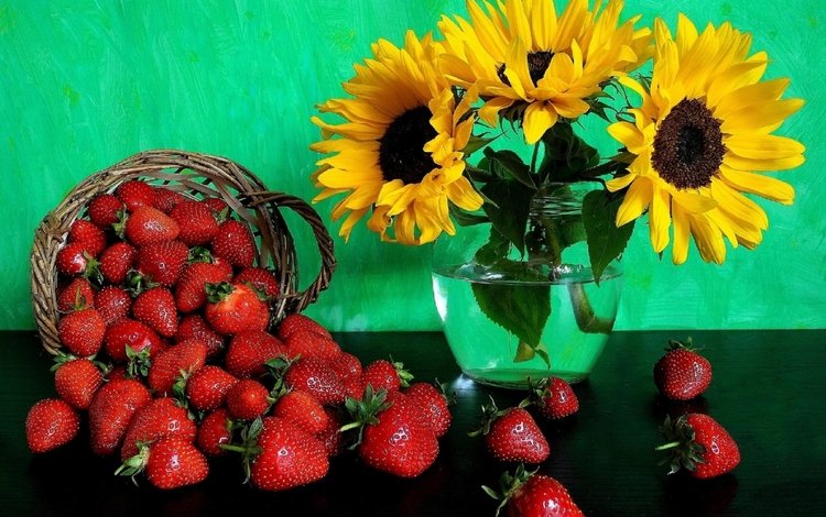 цветы, клубника, букет, подсолнухи, ягоды, ваза, корзинка, flowers, strawberry, bouquet, sunflowers, berries, vase, basket