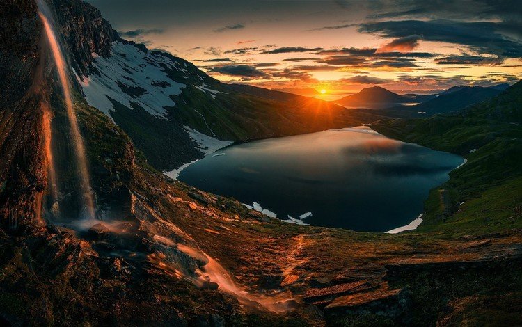 озеро, горы, восход, солнце, природа, водопад, lake, mountains, sunrise, the sun, nature, waterfall
