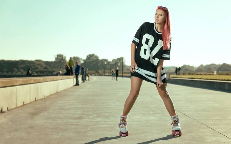 девушка, модель, футболка, красные волосы, ролики, tonny jorgensen, роликовые коньки, girl, model, t-shirt, red hair, videos, roller skates