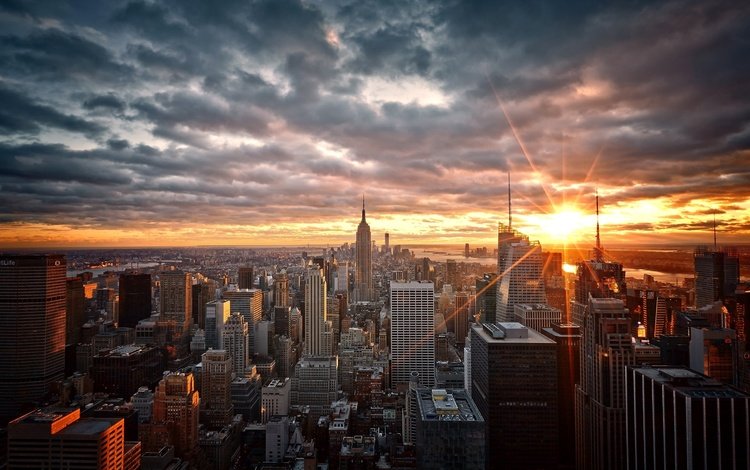 небо, дома, облака, нью-йорк, вечер, солнце, закат, город, небоскребы, мегаполис, the sky, home, clouds, new york, the evening, the sun, sunset, the city, skyscrapers, megapolis
