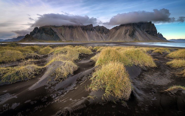 трава, облака, горы, природа, пейзаж, исландия, чёрный песок, вулканический песок, grass, clouds, mountains, nature, landscape, iceland, black sand, volcanic sand