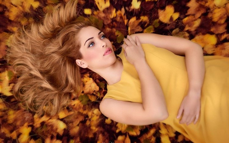 листья, желтое платье, девушка, взгляд, осень, модель, волосы, лицо, макияж, leaves, yellow dress, girl, look, autumn, model, hair, face, makeup