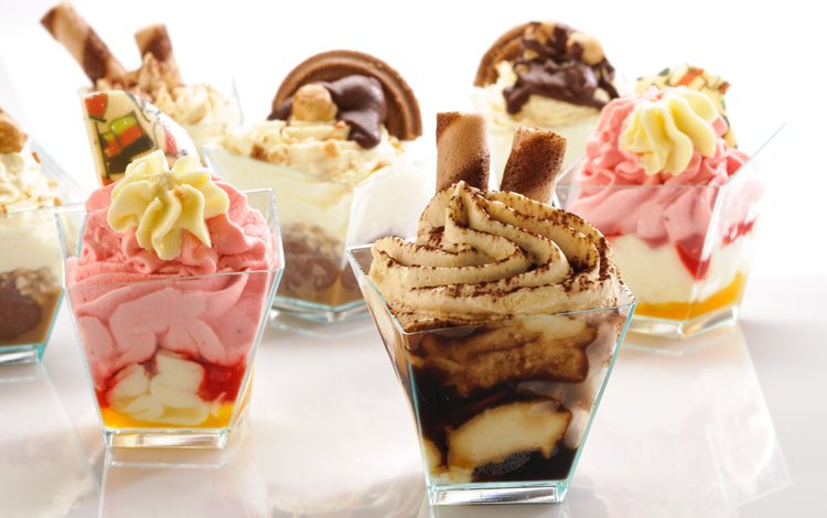 мороженое, крем, клубника, ягоды, шоколад, сладкое, сливки, десерт, вафельные трубочки, ice cream, strawberry, berries, chocolate, sweet, cream, dessert, wafer rolls