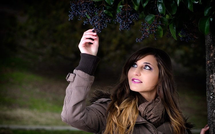 девушка, виноград, модель, пальто, шарфик, maria miaw, girl, grapes, model, coat, scarf
