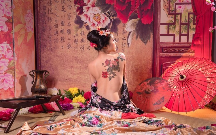 девушка, вид сзади, иероглифы, модель, комната, татуировка, зонтик, азиатка, гейша, girl, rear view, characters, model, room, tattoo, umbrella, asian, geisha